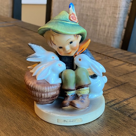 Playmates Hummel